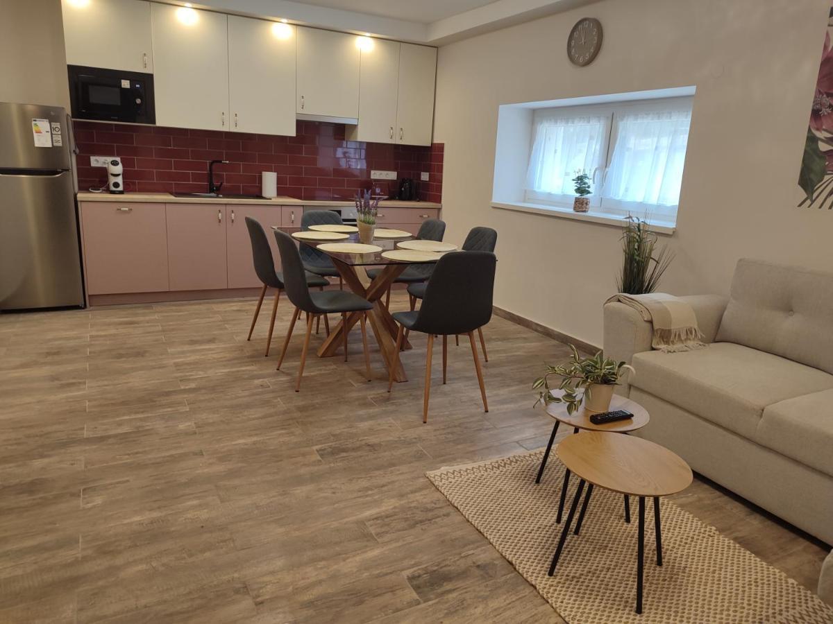 Voeroesko Apartmanhaz Balatonalmádi Exterior foto